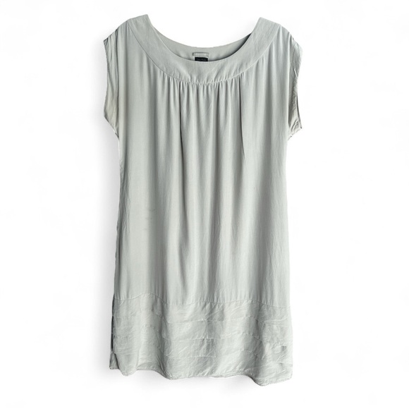 Babaton Dresses & Skirts - Talula Babaton Sleeveless Pleated 100% Silk Shift Dress Womens Size 2 Light Gray